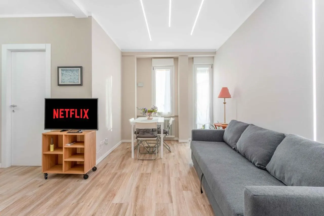 Bo13 -Crescenzago- Bright - Wifi - Elegant Apartment Milan