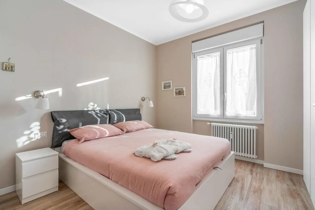Bo13 -Crescenzago- Bright - Wifi - Elegant Apartment Milan