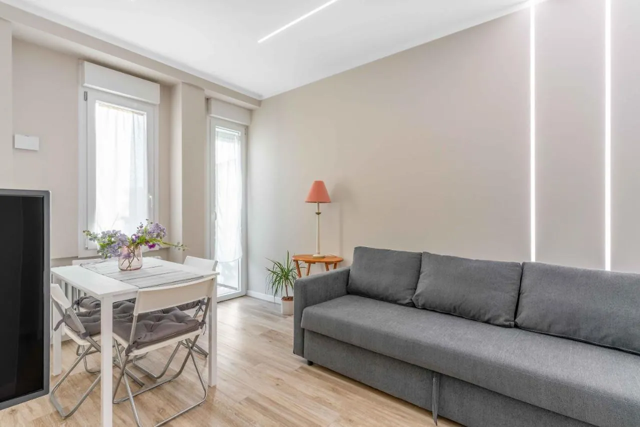 Bo13 -Crescenzago- Bright - Wifi - Elegant Apartment Milan
